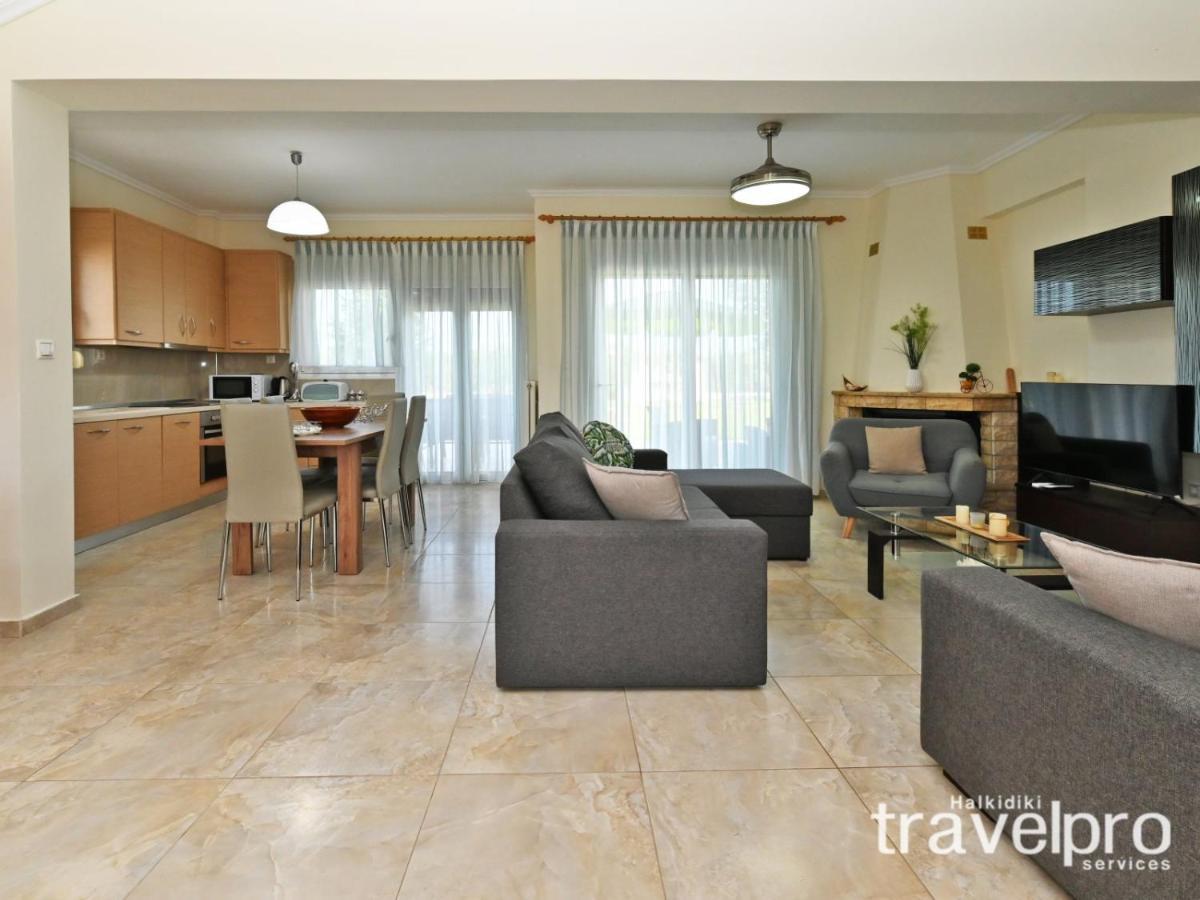 Villa Iris By Rentalspro Services - Agios Mamas Beach Buitenkant foto