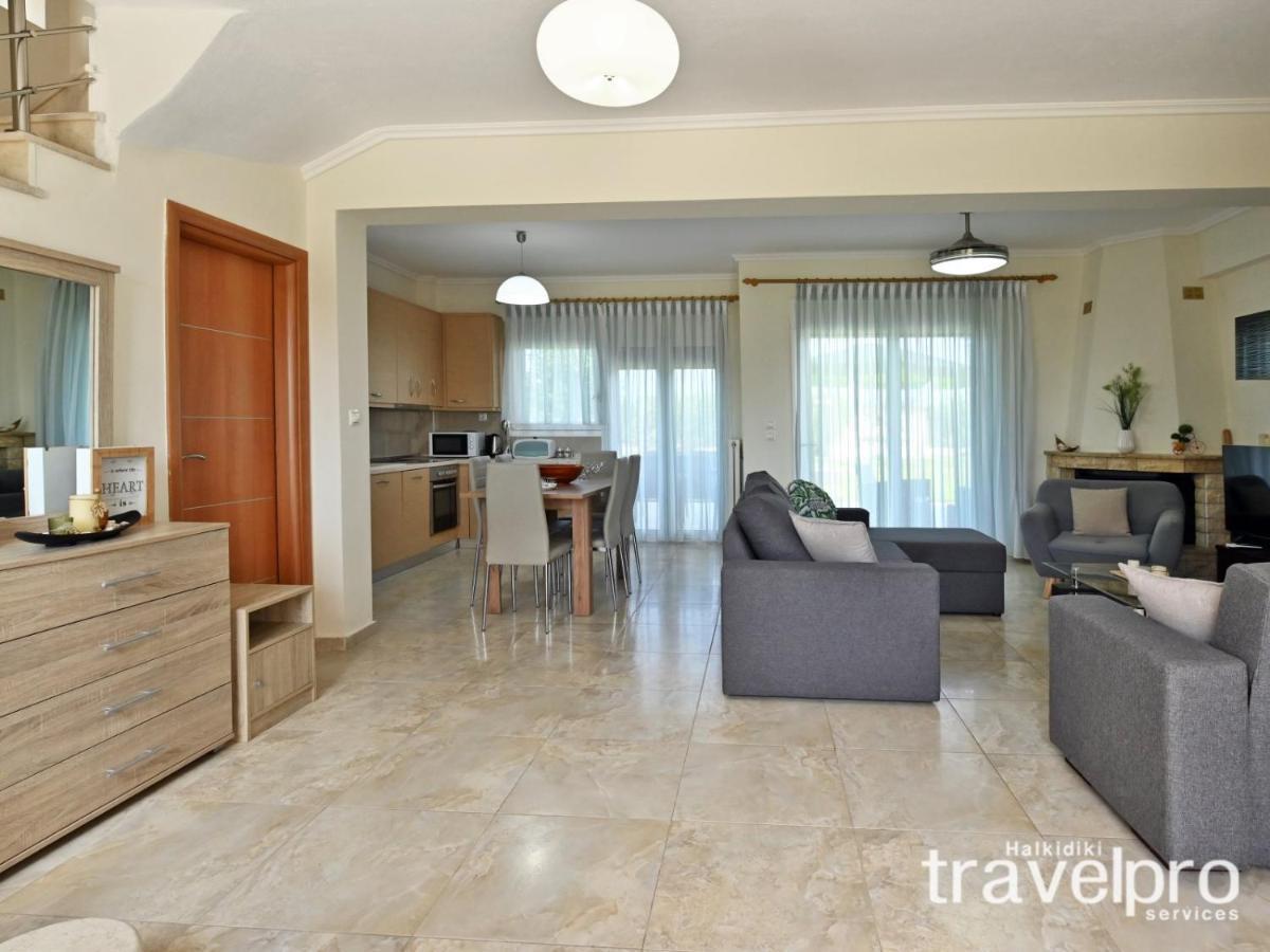Villa Iris By Rentalspro Services - Agios Mamas Beach Buitenkant foto
