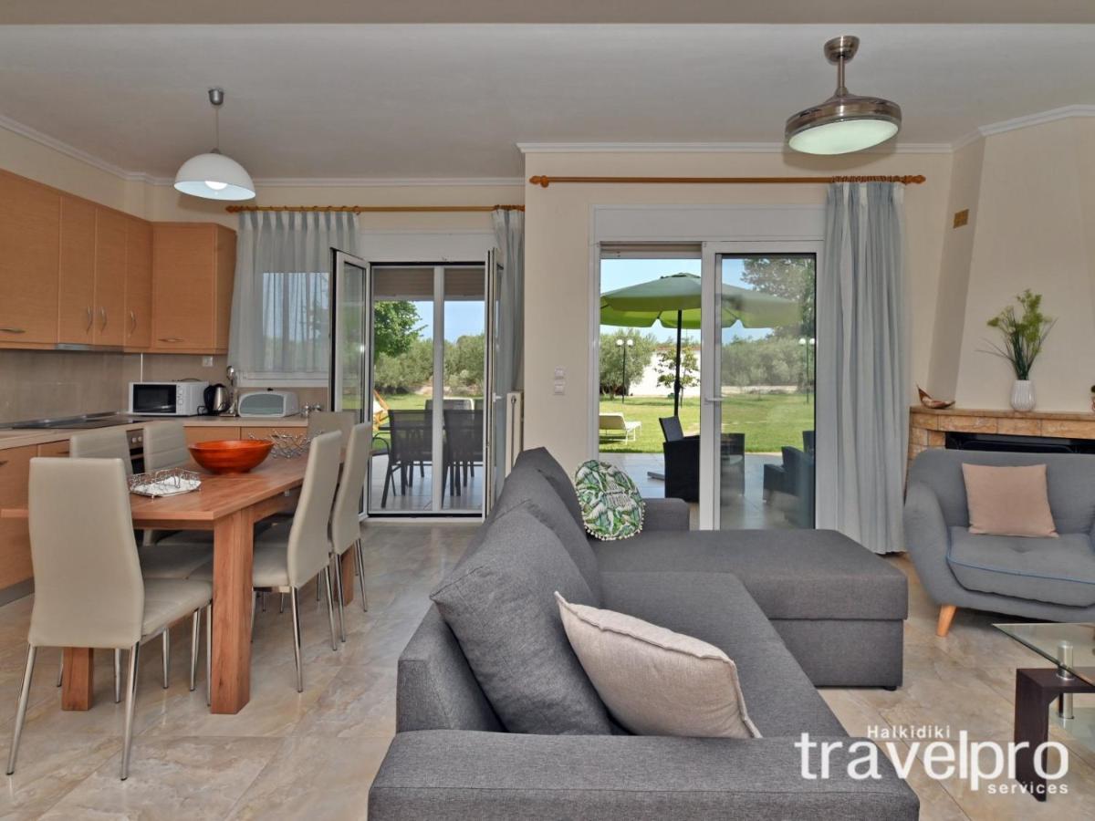 Villa Iris By Rentalspro Services - Agios Mamas Beach Buitenkant foto