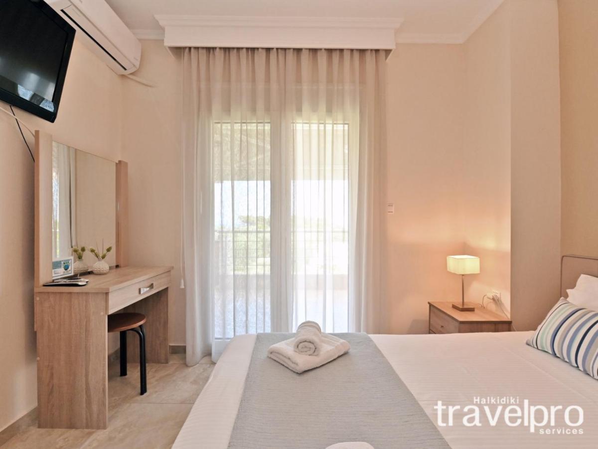 Villa Iris By Rentalspro Services - Agios Mamas Beach Buitenkant foto