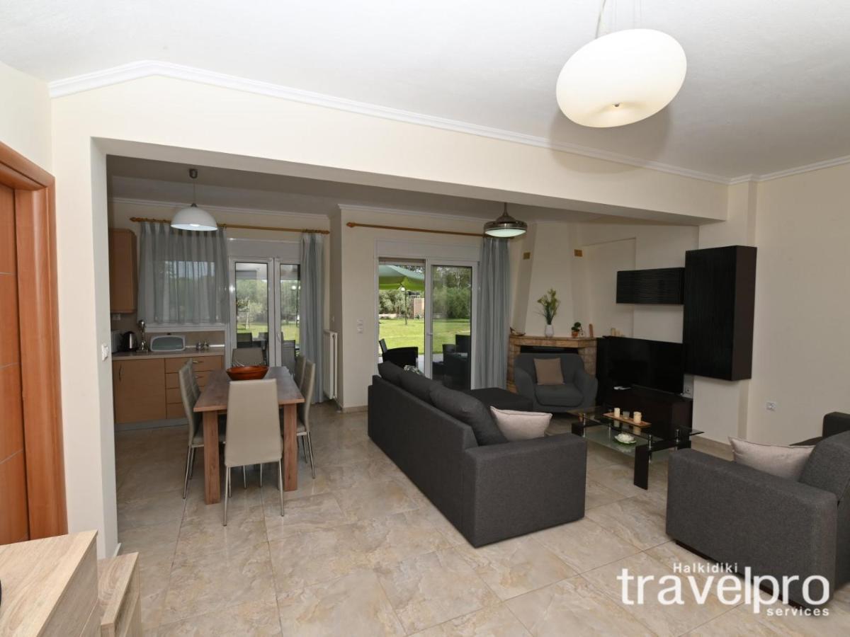 Villa Iris By Rentalspro Services - Agios Mamas Beach Buitenkant foto