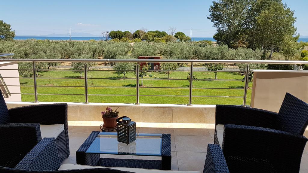 Villa Iris By Rentalspro Services - Agios Mamas Beach Buitenkant foto