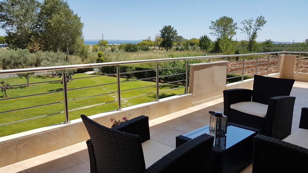 Villa Iris By Rentalspro Services - Agios Mamas Beach Buitenkant foto